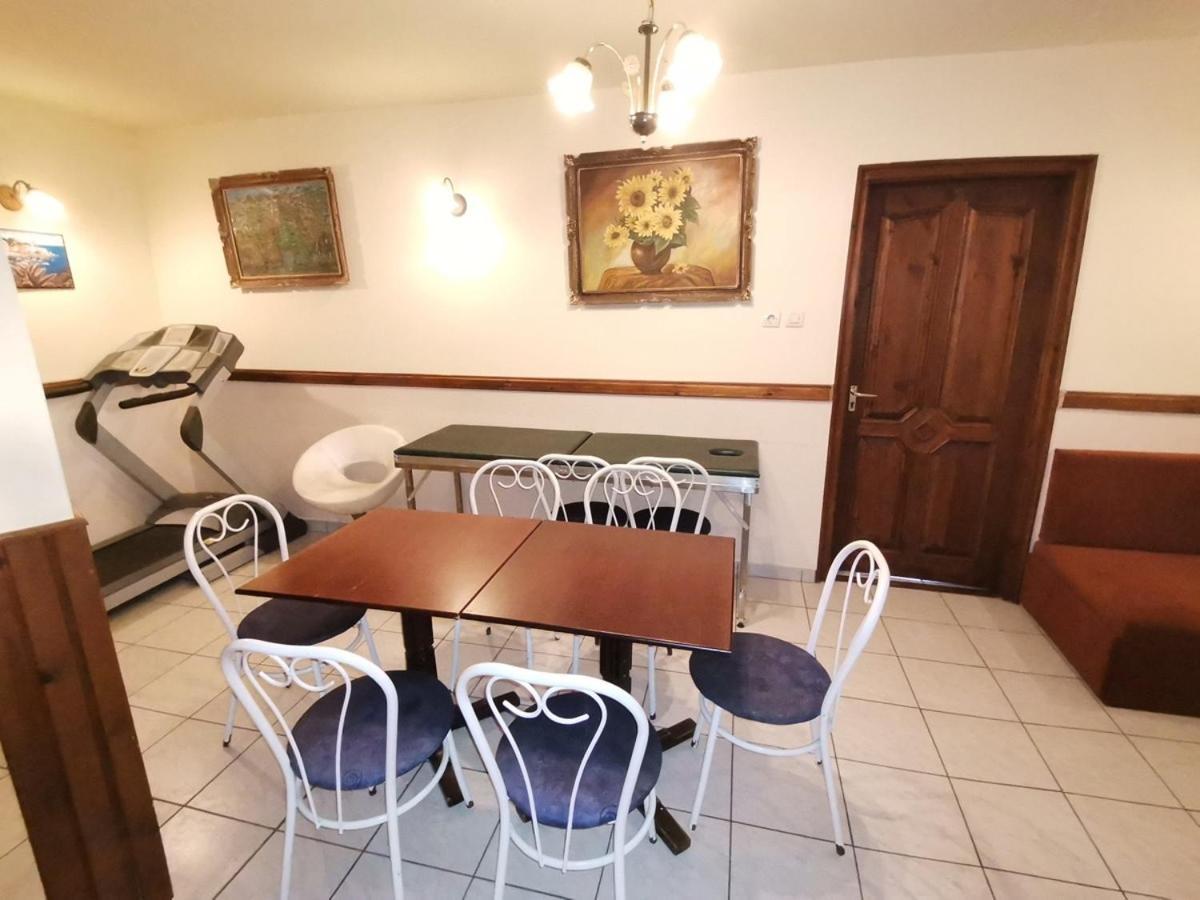 Patko Fogado Bed and Breakfast Hajdúszoboszló Buitenkant foto